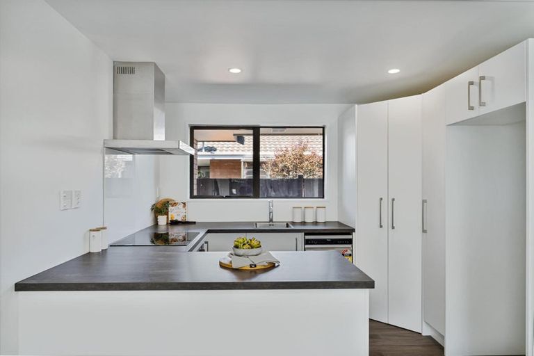Photo of property in 22 Lake Terrace Road, Burwood, Christchurch, 8061