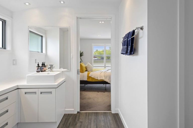 Photo of property in 1 Westall Lane, Avonhead, Christchurch, 8042