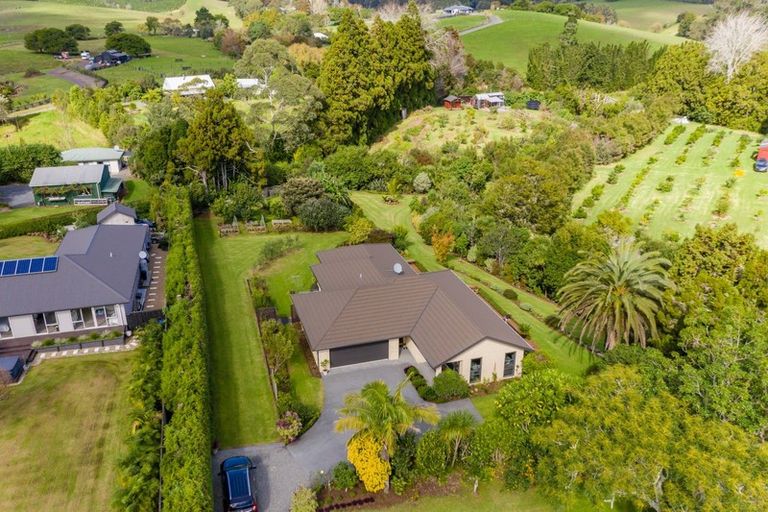Photo of property in 71 Riddell Road, Kerikeri, 0230