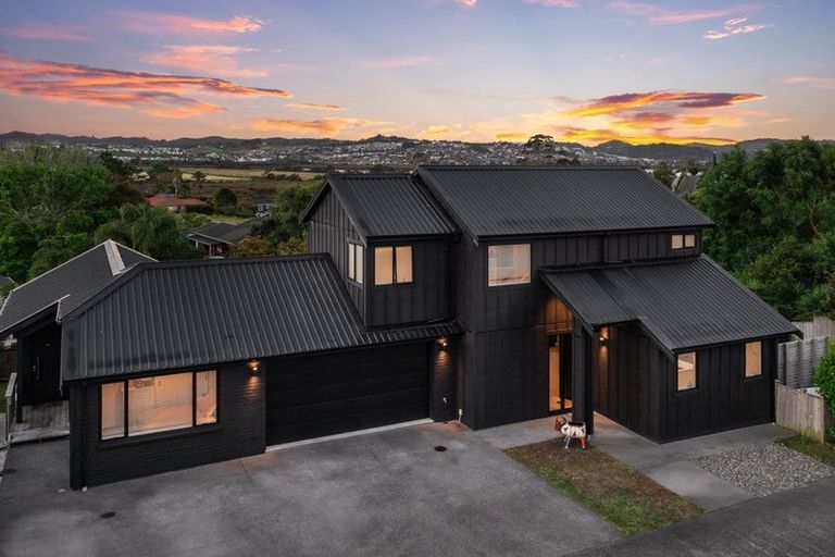 Photo of property in 7 Nerehana Place, Red Beach, 0932