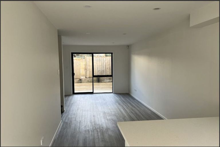 Photo of property in 43 Tirimoana Road, Te Atatu South, Auckland, 0602