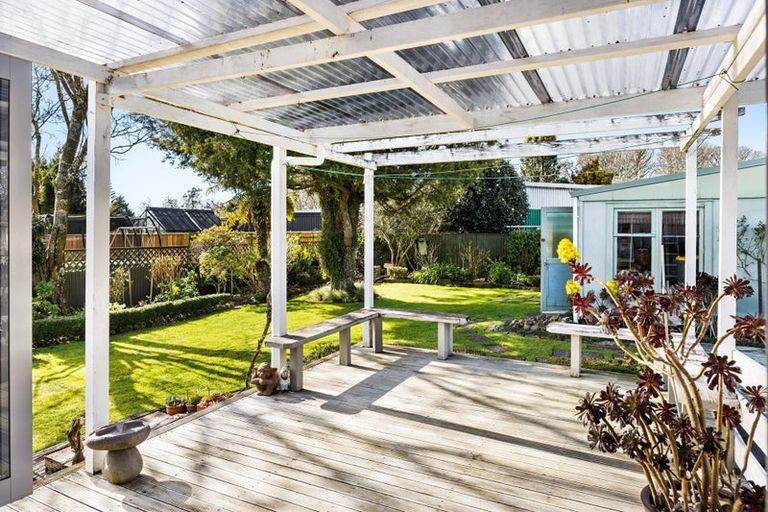 Photo of property in 15 Pukatea Street, Inglewood, 4330