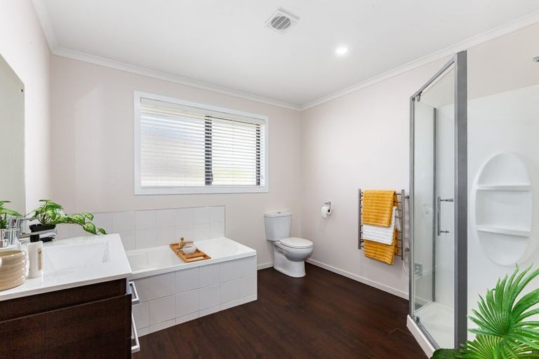 Photo of property in 5 Paparoa Crescent, Aotea, Porirua, 5024