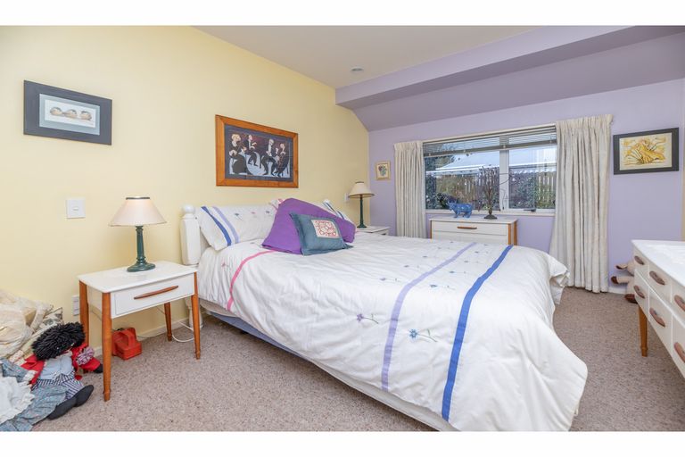 Photo of property in 2 Pentavon Lane, Avonhead, Christchurch, 8042