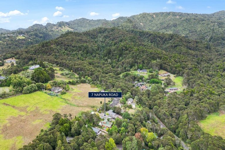 Photo of property in 7 Napuka Road, Henderson Valley, Auckland, 0612