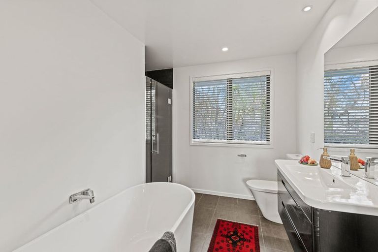 Photo of property in 62 Straven Road, Fendalton, Christchurch, 8014