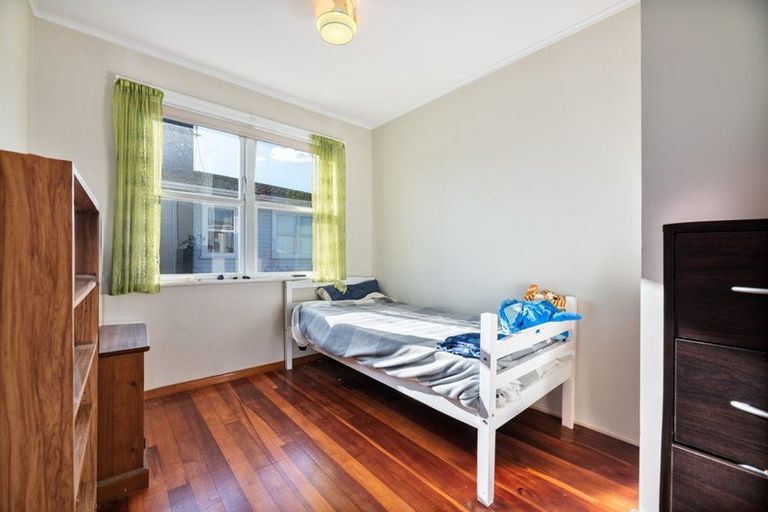 Photo of property in 18 Huruhuru Road, Massey, Auckland, 0614