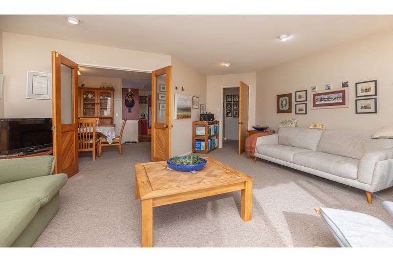 Photo of property in 2 Pentavon Lane, Avonhead, Christchurch, 8042