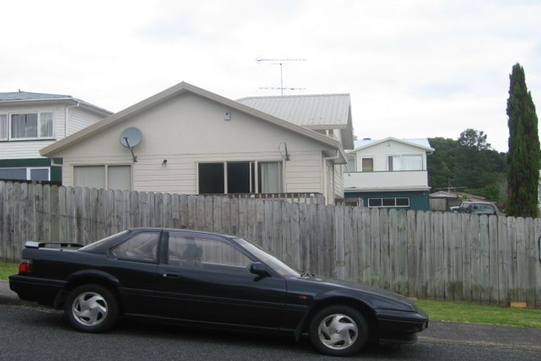 Photo of property in 2/52 Peach Road, Glenfield, Auckland, 0629