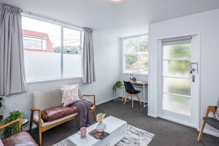 Photo of property in 127u1 Queens Drive, Lyall Bay, Wellington, 6022