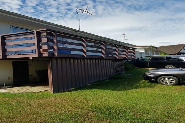 Photo of property in 1/19 Weetman Drive, Browns Bay, Auckland, 0630
