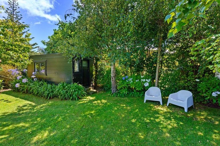 Photo of property in 3 Henare Street, Waikanae Beach, Waikanae, 5036