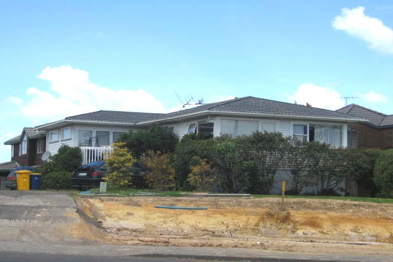 Photo of property in 2/457a Glenfield Road, Glenfield, Auckland, 0629