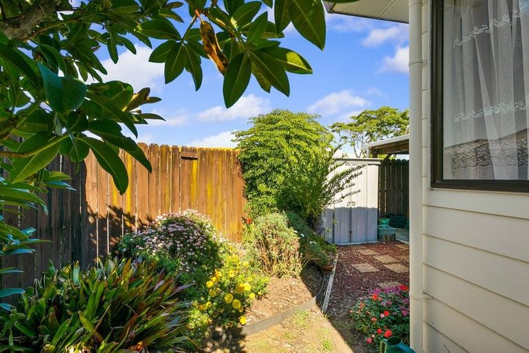 Photo of property in 1/14 Compass Place, Te Atatu Peninsula, Auckland, 0610