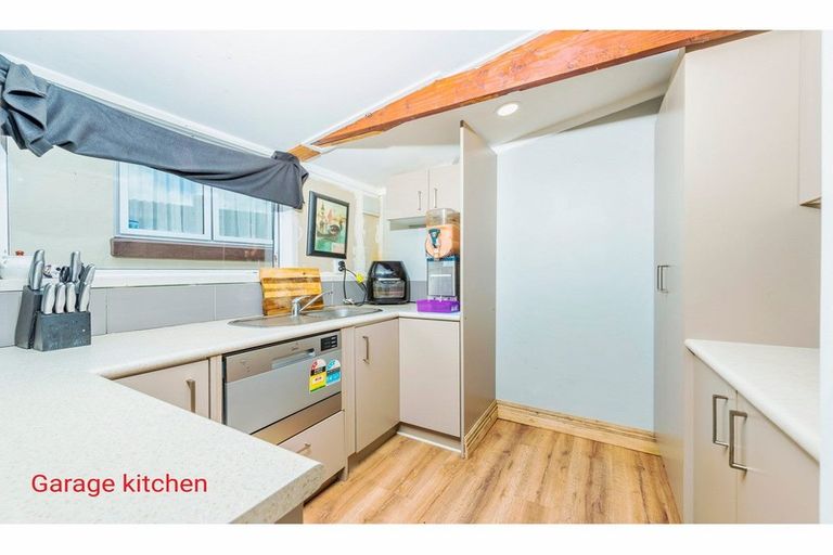 Photo of property in 14 Fairdene Avenue, Henderson, Auckland, 0610