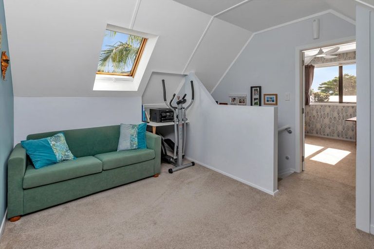 Photo of property in 1 Ishtar Place, One Tree Point, 0118