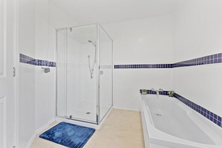 Photo of property in 1 Oriel Place, Levin, 5510