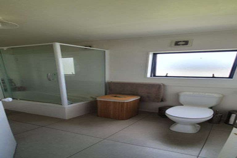 Photo of property in 2/22 Lambrown Drive, Totara Vale, Auckland, 0629