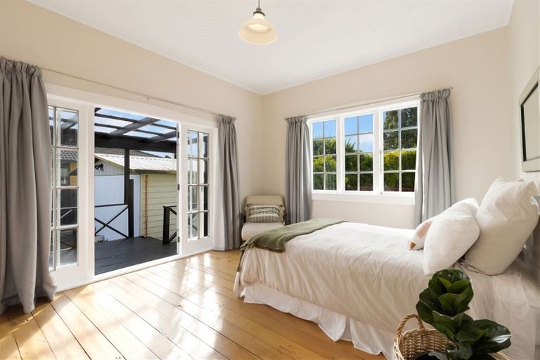 Photo of property in 5 Rewa Street, New Lynn, Auckland, 0600
