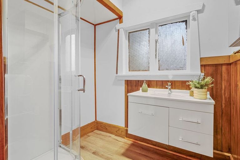 Photo of property in 94 Rattray Street, Riccarton, Christchurch, 8041