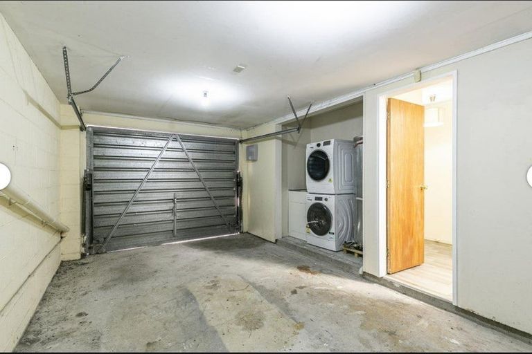 Photo of property in 2/29a Parkvale Road, Karori, Wellington, 6012