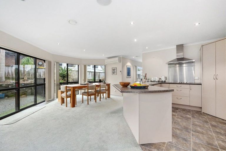 Photo of property in 60 Cabeleigh Drive, Helensville, 0800