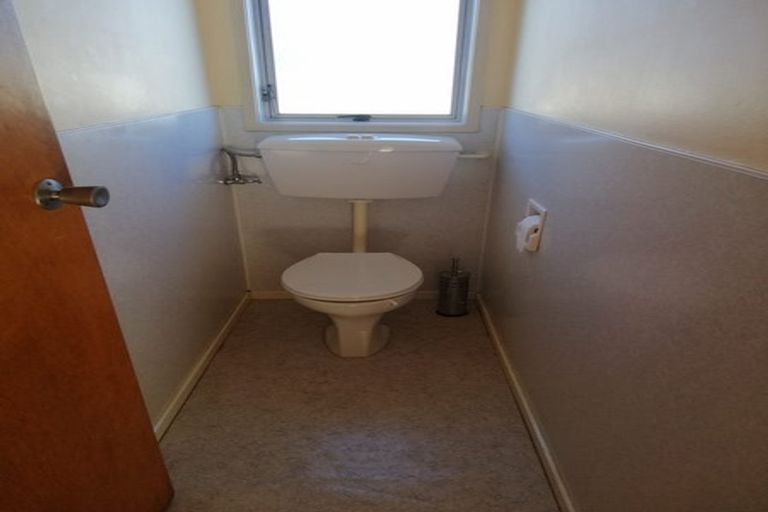 Photo of property in 14 Darren Crescent, Half Moon Bay, Auckland, 2012