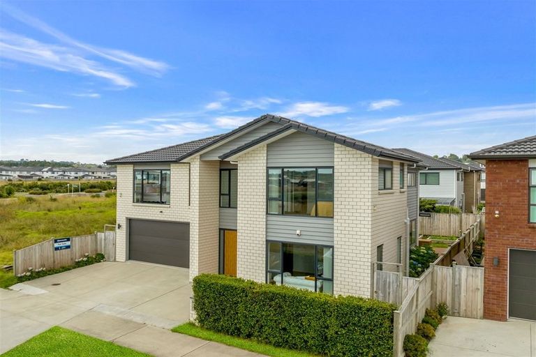 Photo of property in 6 Hinoki Way, Flat Bush, Auckland, 2019
