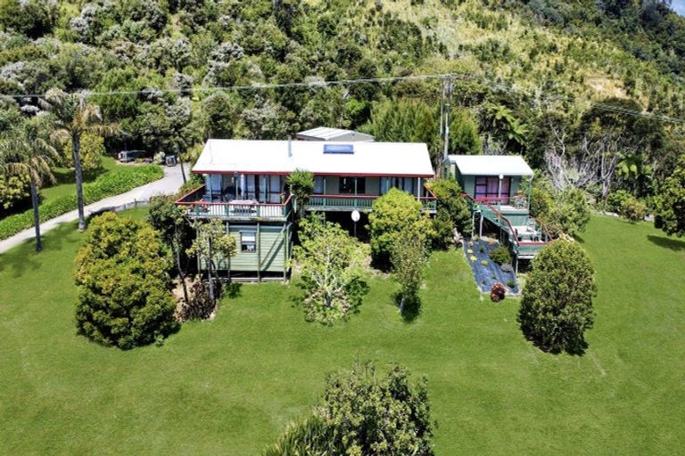 Photo of property in 8328 State Highway 35, Whanarua Bay, Te Kaha, 3199