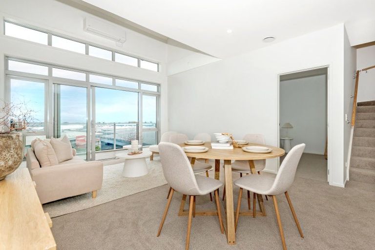 Photo of property in 2/4 Reads Quay, Gisborne, 4010