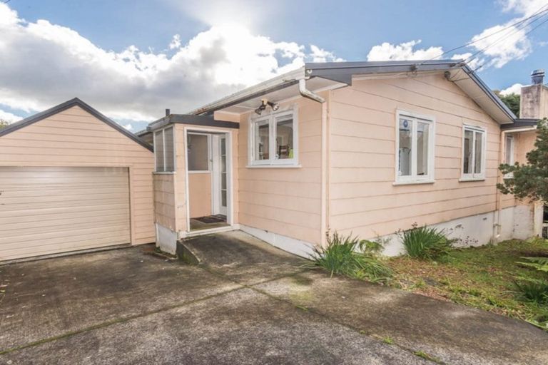 Photo of property in 1 Earl Road, Titirangi, Auckland, 0604