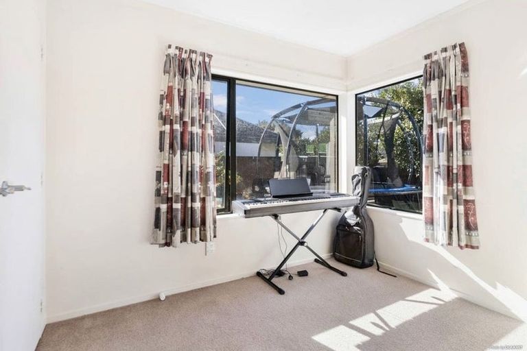 Photo of property in 143a Colwill Road, Massey, Auckland, 0614