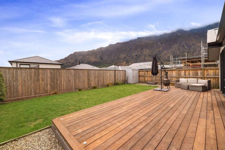 Photo of property in 17 Cheviot Street, Jacks Point, 9371