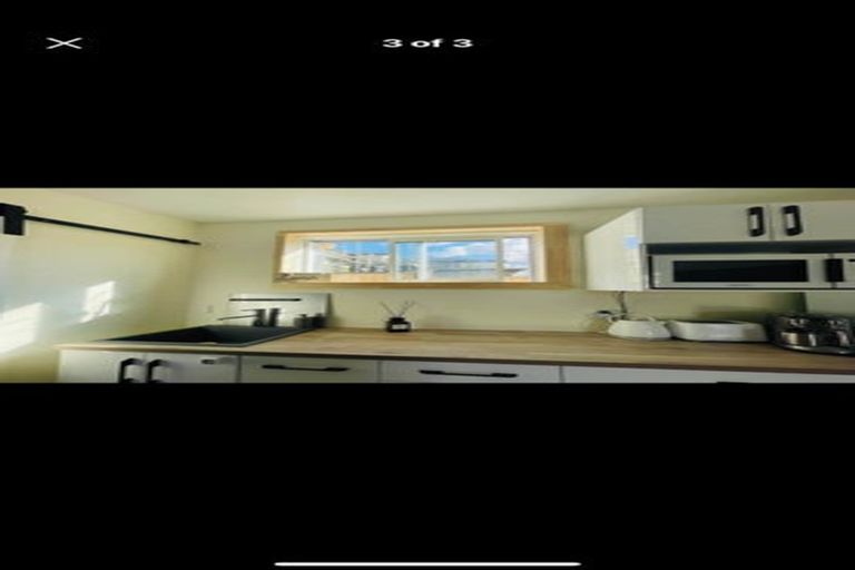Photo of property in 90 Godley Road, Green Bay, Auckland, 0604
