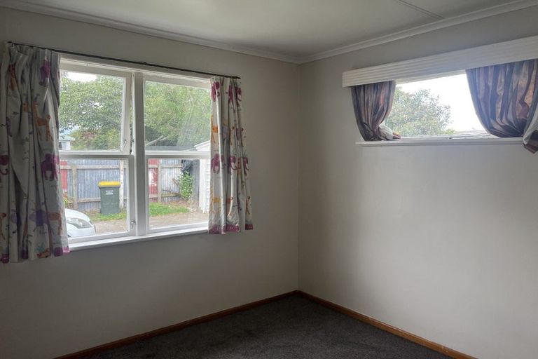 Photo of property in 20 Mckenzie Street, Levin, 5510