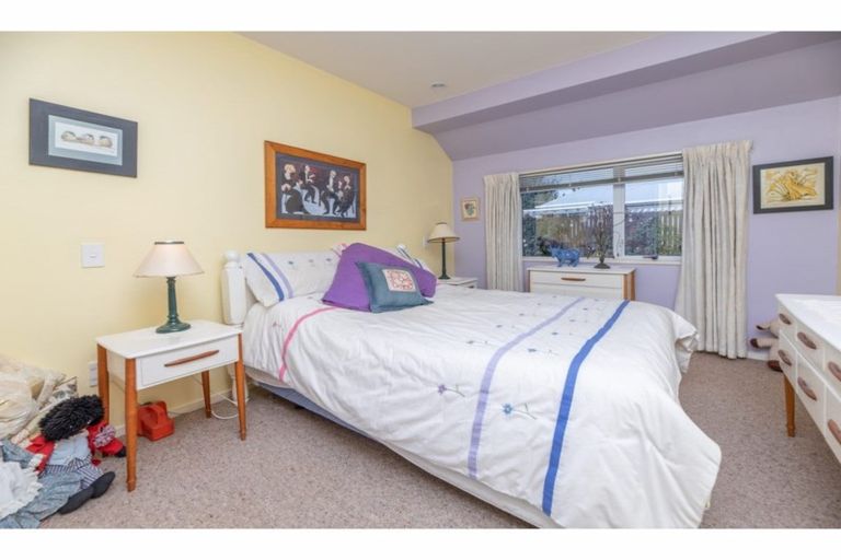 Photo of property in 2 Pentavon Lane, Avonhead, Christchurch, 8042