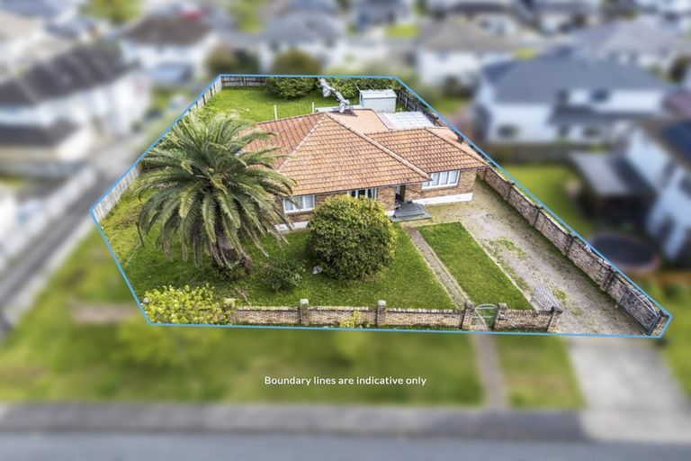 Photo of property in 86 Mcleod Road, Te Atatu South, Auckland, 0610