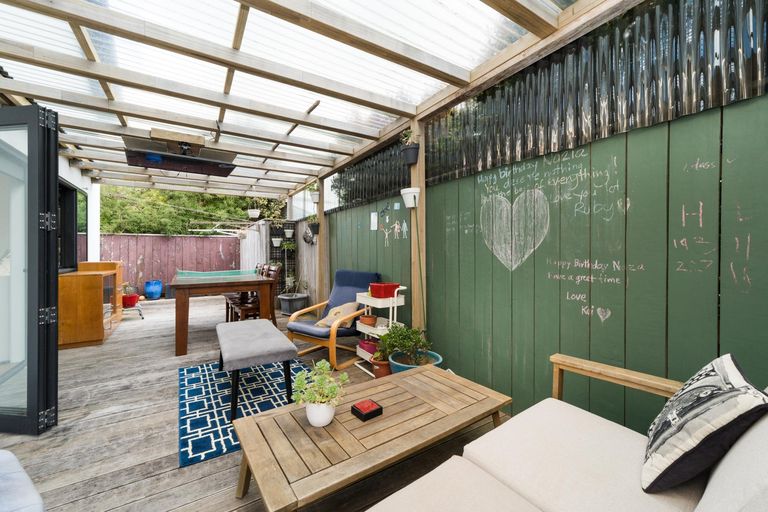 Photo of property in 22 Colombo Street, Hokowhitu, Palmerston North, 4410