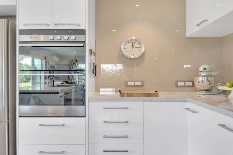 Photo of property in 9 Portofino Point, Karaka, Papakura, 2113