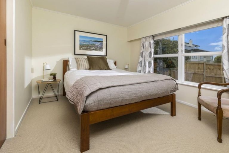 Photo of property in 3/38 Old Lake Road, Narrow Neck, Auckland, 0624