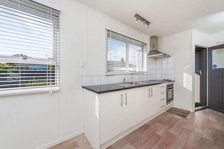 Photo of property in 100 Wordsworth Road, Manurewa, Auckland, 2102