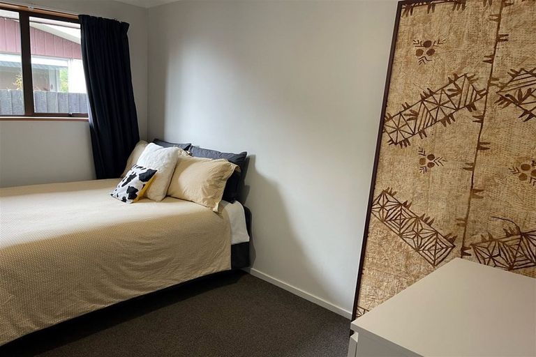 Photo of property in 12 Esher Place, Saint Martins, Christchurch, 8022