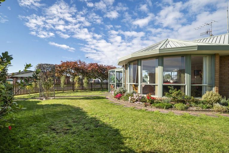 Photo of property in 2 Ashmore Place, Fairy Springs, Rotorua, 3015