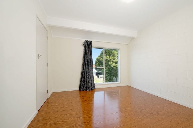 Photo of property in 5/106 West Coast Road, Glen Eden, Auckland, 0602