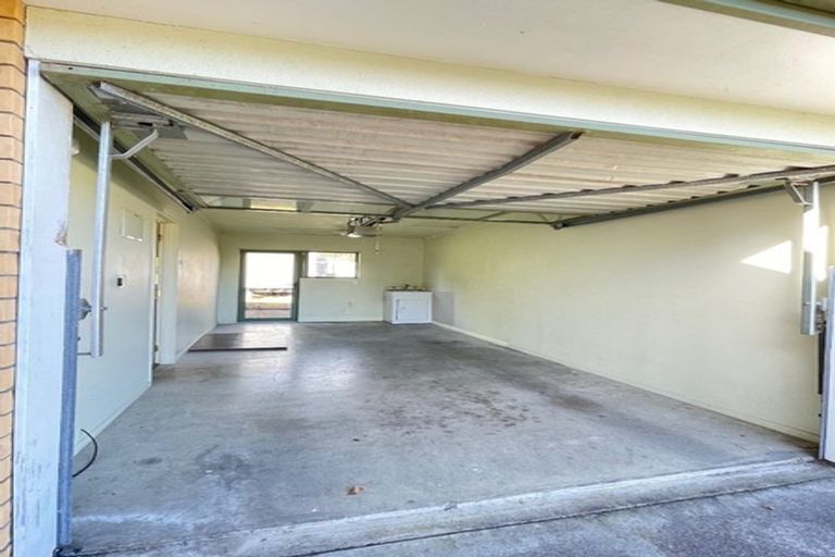 Photo of property in 1/12 Blueridge Close, Sunnyvale, Auckland, 0612