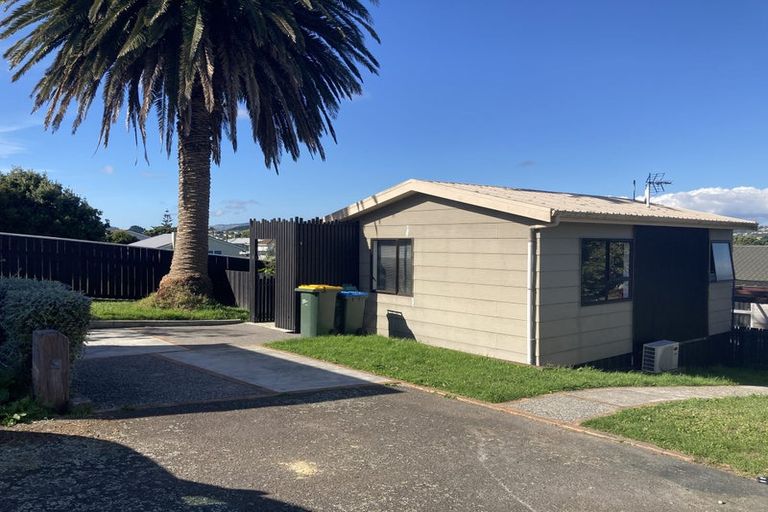 Photo of property in 5a Ron Parlane Place, Titahi Bay, Porirua, 5022