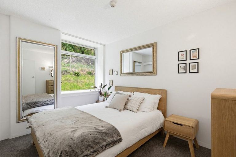 Photo of property in Jerningham Apartments, 20 Oriental Terrace, Oriental Bay, Wellington, 6011