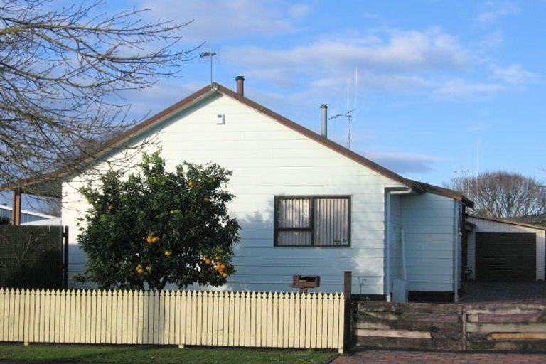 Photo of property in 90 Oakfield Crescent, Pukete, Hamilton, 3200