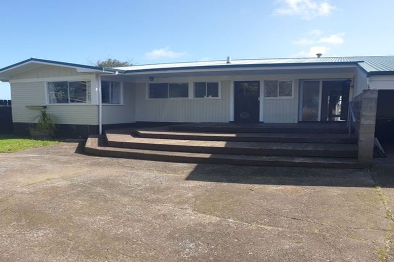 Photo of property in 17 Shanley Crescent, Waiuku, 2123