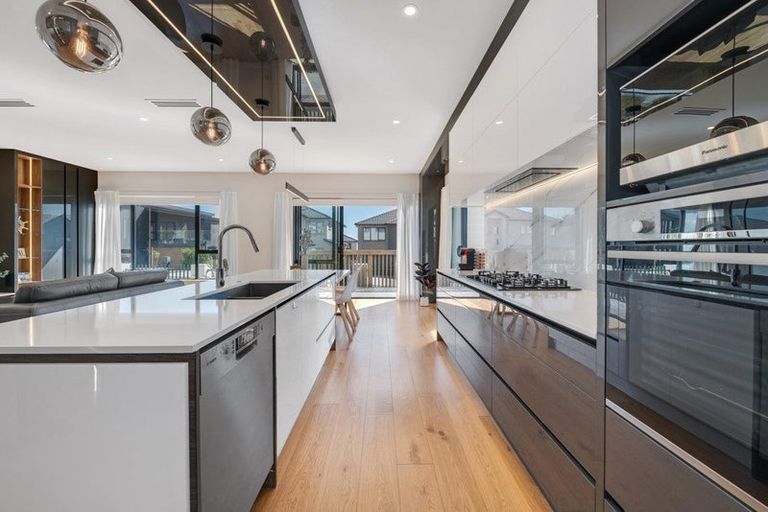Photo of property in 80 Drumbuoy Drive, Flat Bush, Auckland, 2019